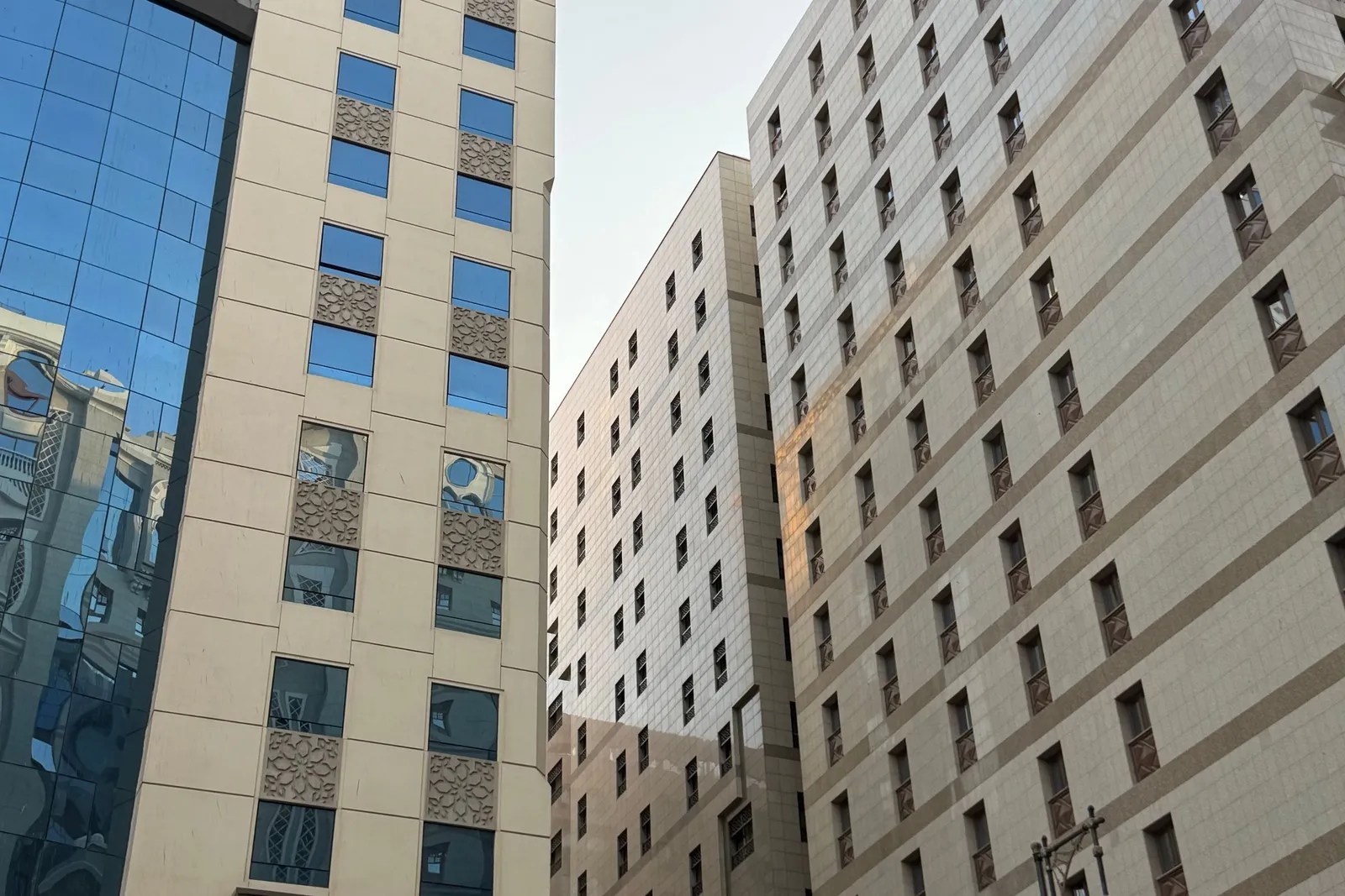 Temsili görsel: Medine'de otel binaları (otelin kendisi değildir)